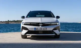 Знаете ли, че от 20 години Opel крие акули в интериора на автомобилите си