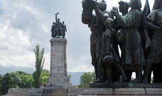 Продължава издирването на лицата, посегнали на Паметника на Съветската армия