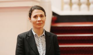 Елисавета Белобрадова: Новият статут за временна закрила не минава през ДАБ