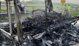 Рядък Mercedes за 2 млн. евро изгоря до неузнаваемост 