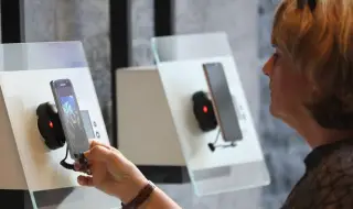 След китайските смартфони - iPhone и Samsung също ще поскъпнат