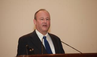 Не се очаква скорошно отпадане на визите за българи до САЩ