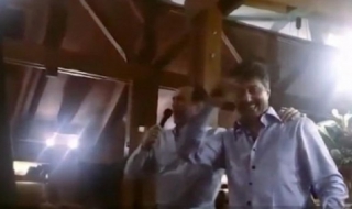 Появи се клип как Искров и Цветан Василев пеят прегърнати