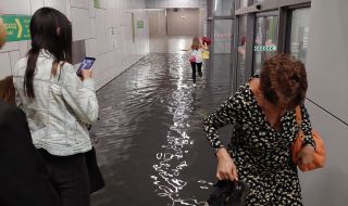 Метростанция "Бизнес парк" се оказа под вода след пороя в София