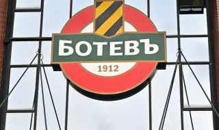 ФИФА премахна трансферните забрани на Ботев Пловдив