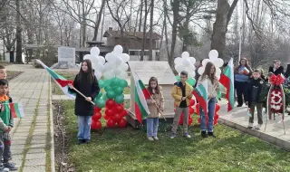 Село Бяла Река отпразнуваха 3 март с поезия и минута мълчание