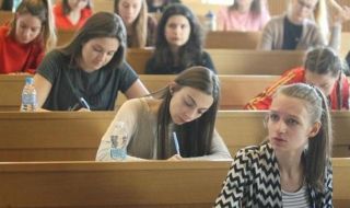 От днес: Студентите се завръщат в аудиториите