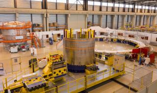 Голяма стъпка: Започна сглобяването на експерименталния термоядрен реактор