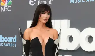 Меган Фокс показа нова порция изкусителни СНИМКИ по латексов сутиен