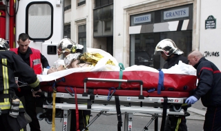 Трима с автомати избиха 12 души в сатирична редакция в Париж (видео)