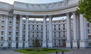 Key administrative buildings in Kiev damaged 