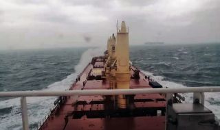 Танкер с руски екипаж се запали в Черно море