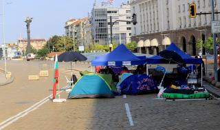 Една блокада по-малко в София, протестът продължава