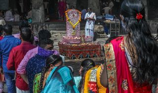 Индия вдига минималната легална възраст за брак на момичетата