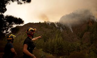 Огромният пожар на Тенерифе продължава