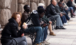 Сериозен бизнес се завърта около бежанците