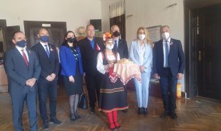 Валери Симеонов и унгарският държавен секретар посетиха Копривщица