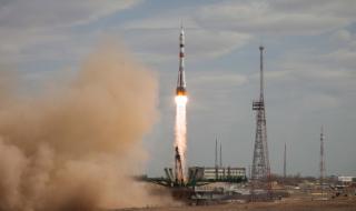 Русия първа извежда космически турист