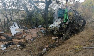 Катастрофа с ТИР на пътя Карнобат-Айтос, един загинал (СНИМКИ)