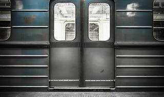 Руснак преби тъмнокож мъж в метрото
