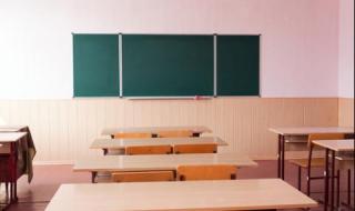 Мъж вилня в класна стая в плевенско училище