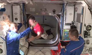 Американски астронавти с нова космическа разходка