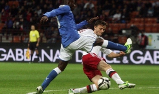 Италия наказа Дания и оглави групата ни