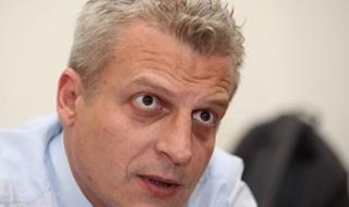 Москов предлага държавата да плаща на съкратените веднага