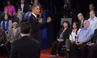 В оспорван дебат Обама взе реванш срещу Ромни-Видео