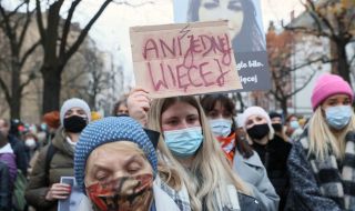 "Спрете да ни убивате": масови протести в Полша