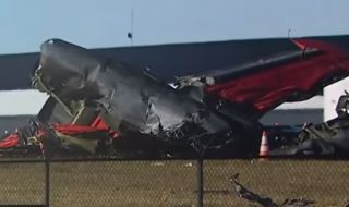 Все още не е ясно колко са жертвите при сблъсъка на двата самолета по време на авиошоу (ВИДЕО)