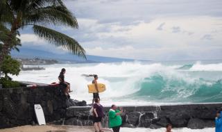 Хаваите очакват приближаващ ураган