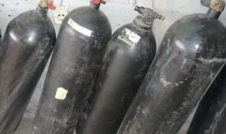 Камион изсипа бутилки с метан във Вършец