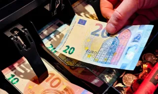 Започва изплащането на помощта от 50 евро за горивата