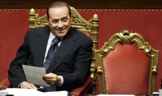 Берлускони сдава властта до месеци
