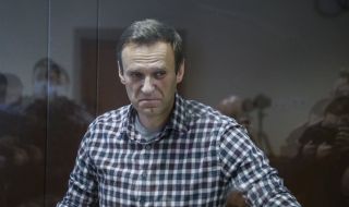 Лекарите на Навални го призоваха незабавно да прекрати гладната стачка