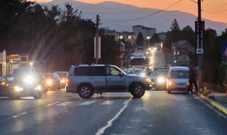 Миньори и енергетици от Перник затвориха пътен възел "Даскалово"