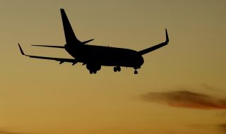 Прецедент! Франция забрани полетите на кратки разстояния
