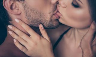 Какво става в тялото на жената при френска целувка?