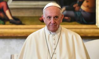 Папата плаши младите с Хитлер
