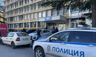 Полицаи нахлуха във ВиК - Бургас, извършва се претърсване на кабинети и изземване на документи