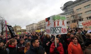 Хиляди в защита на климата в Германия