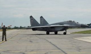 Съпругата на загиналия пилот: Без политически пиар на гърба ни