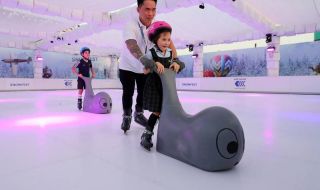  Ледена пързалка под открито небе откриха в парка Global Village в Дубай 