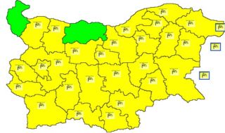 Жълт код за силен вятър в понеделник, до 100 км/ч пориви в планините