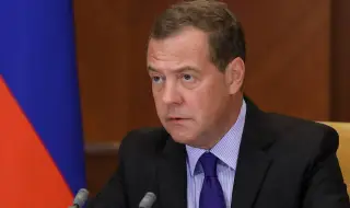 Медведев: Русия помага на Украйна да се освободи от оковите на Запада 