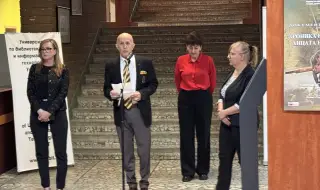 Академичната общност на УниБИТ почете с документална изложба безсмъртието на героите от Априлската епопея