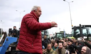 Greek farmers block airports, roads across country 