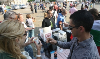 Пак „протестно кафе“ пред парламента