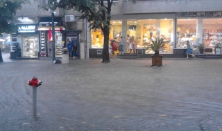 Порой потопи центъра на Бургас